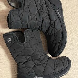 Columbia Black Quilted Ankle Boots